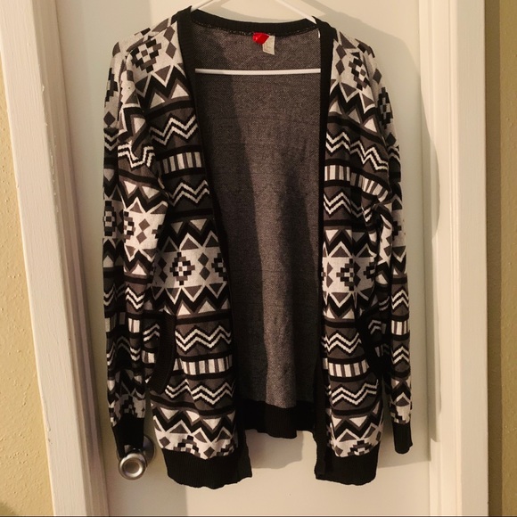 H&M Divided Aztec Boho Knit Cardigan - Picture 1 of 4